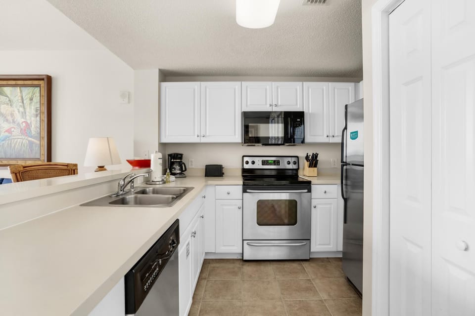 Condo, Multiple Beds (Majestic Beach Towers 1-407) | Private kitchen | Oven, toaster