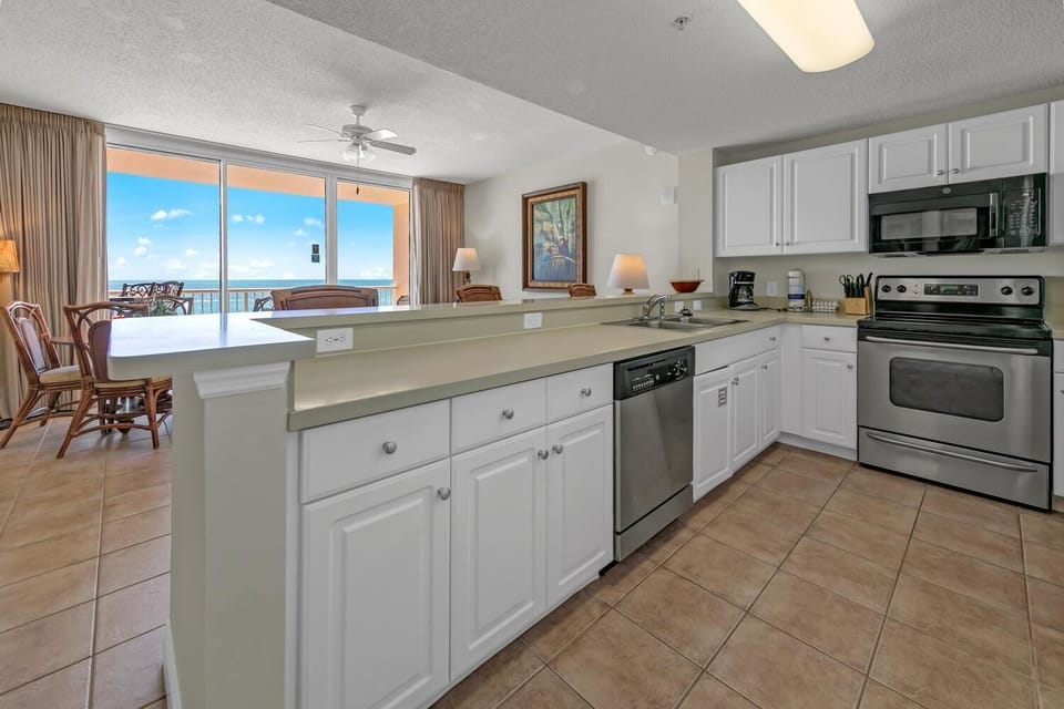 Condo, Multiple Beds (Majestic Beach Towers 1-407) | Private kitchen | Oven, toaster