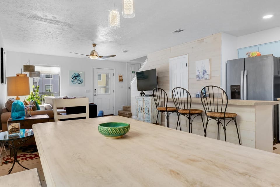 House, Multiple Beds (Sand Castles West T8) | Dining