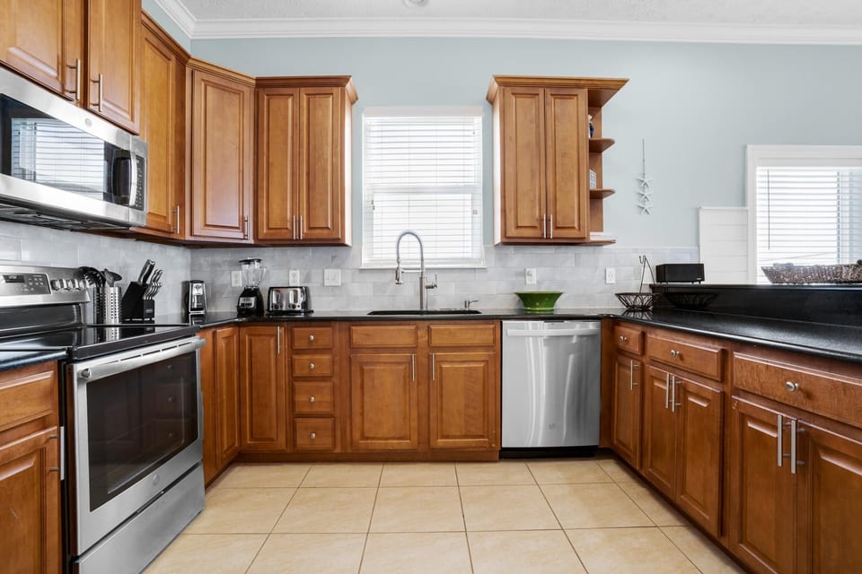 Condo, Multiple Beds (Vista del Mar I BEST Day 202) | Private kitchen | Oven, toaster