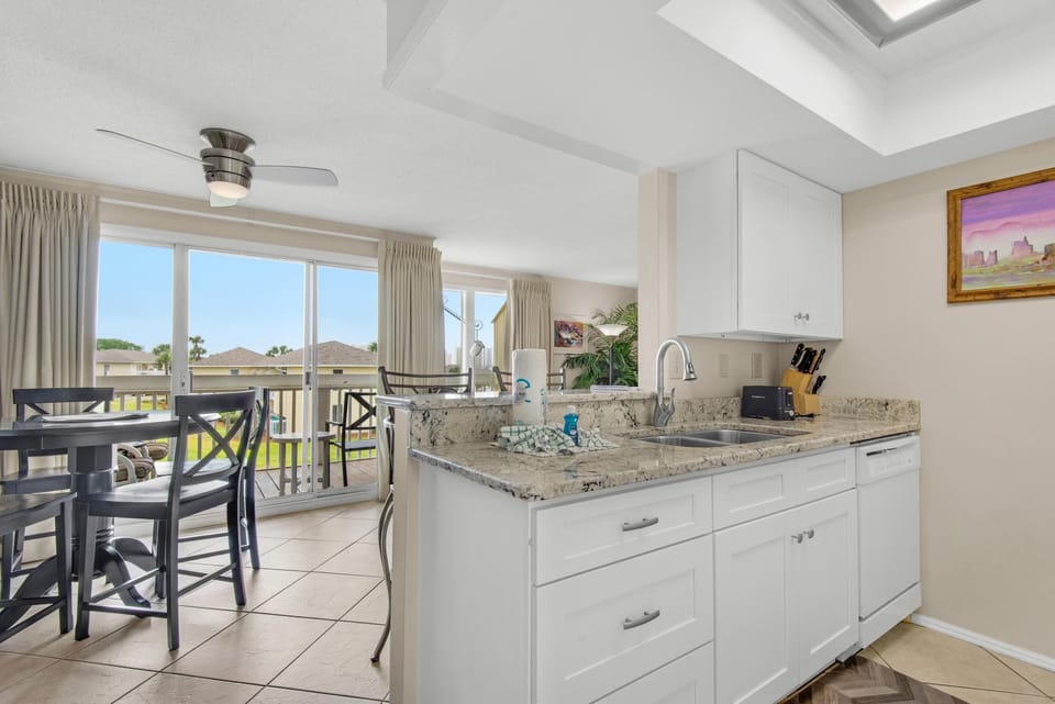 Condo, 1 Queen Bed with Sofa bed (Sandpiper Cove 2017) | Private kitchen | Oven, toaster