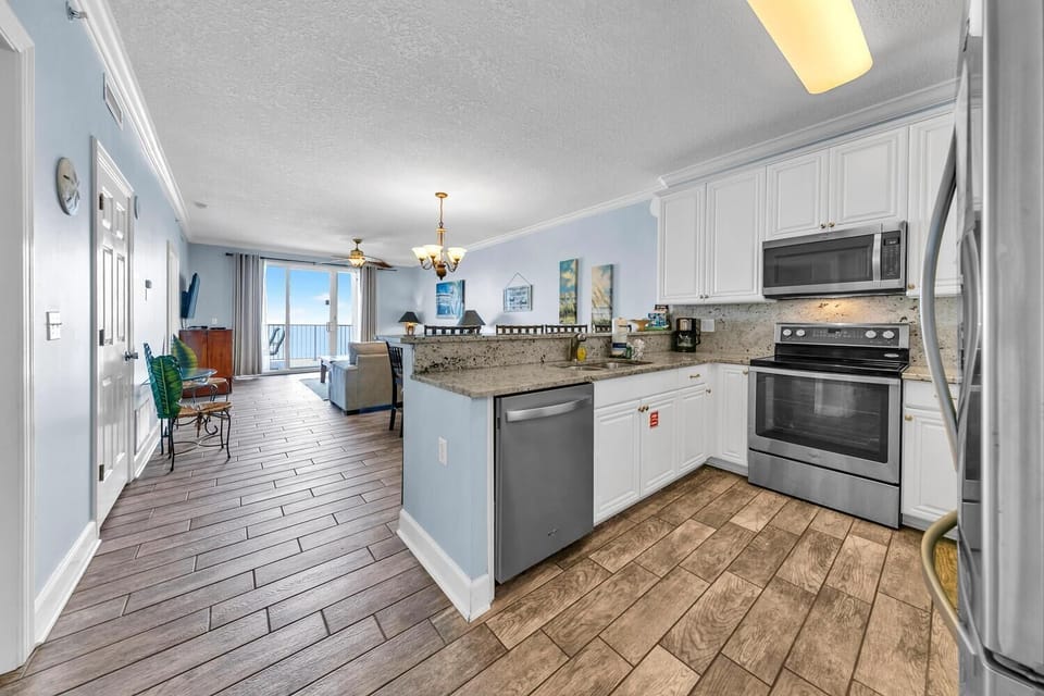 Condo, Multiple Beds (Twin Palms 402) | Private kitchen | Oven, toaster