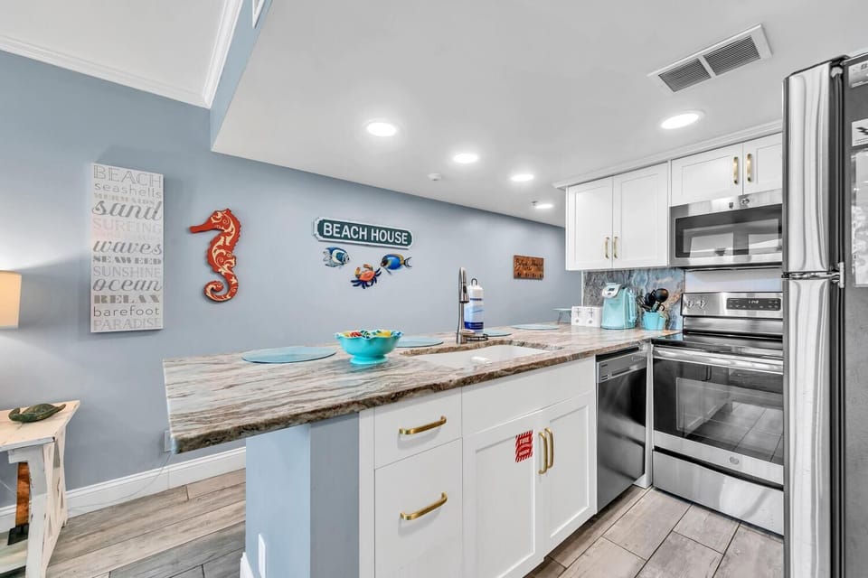 Condo, Multiple Beds (Sunbird 102W) | Private kitchen | Oven, toaster