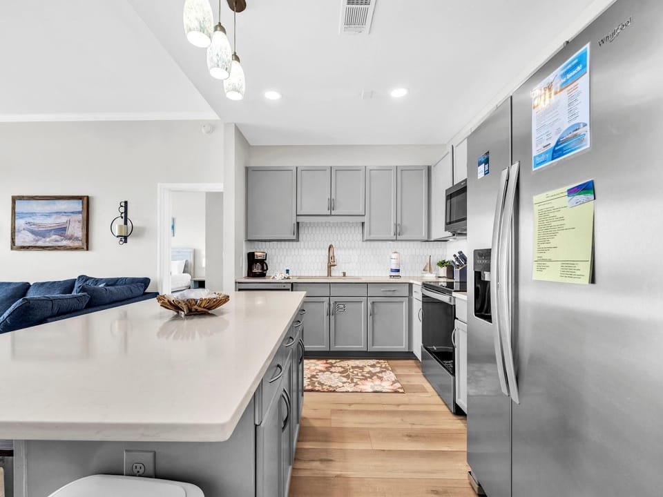 Condo, Multiple Beds (Laketown Wharf Penthouse 2026) | Private kitchen | Oven, toaster