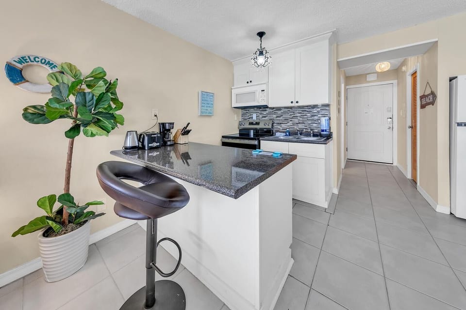 Studio, 1 King Bed (Top of the Gulf 825) | Private kitchen | Oven, toaster