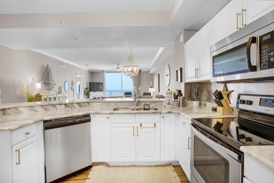 Condo, Multiple Beds (Tidewater 905) | Private kitchen | Oven, toaster