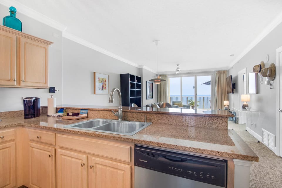 Condo, Multiple Beds (Emerald Isle Resort 1903) | Private kitchen | Oven, toaster