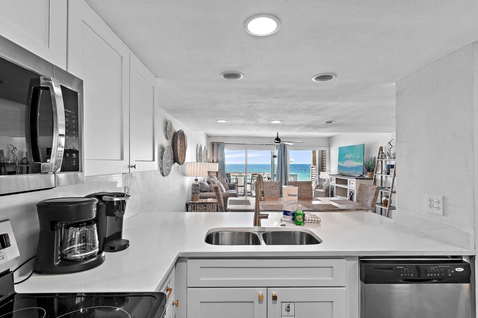 House, Multiple Beds (Summer Haven B- Cast a Waves) | Private kitchen | Oven, toaster