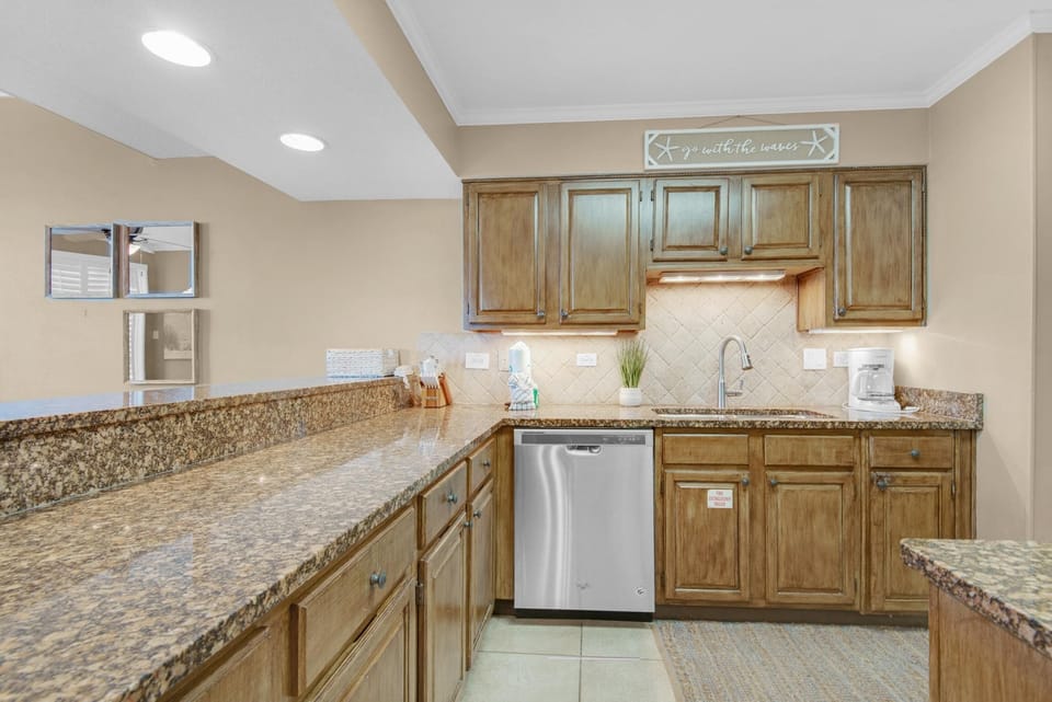 Condo, Multiple Beds (Mainsail 101) | Private kitchen | Oven, toaster
