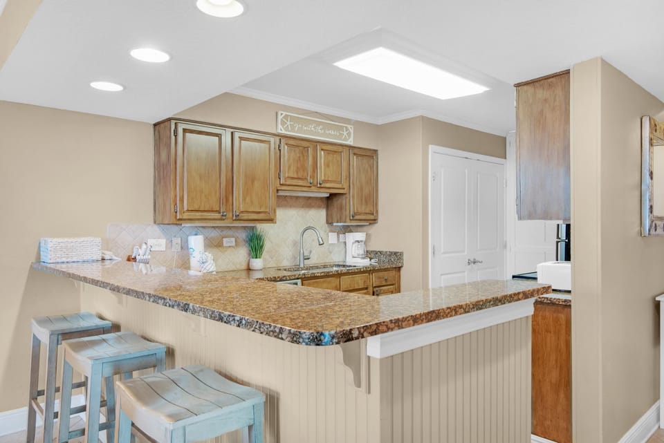 Condo, Multiple Beds (Mainsail 101) | Private kitchen | Oven, toaster