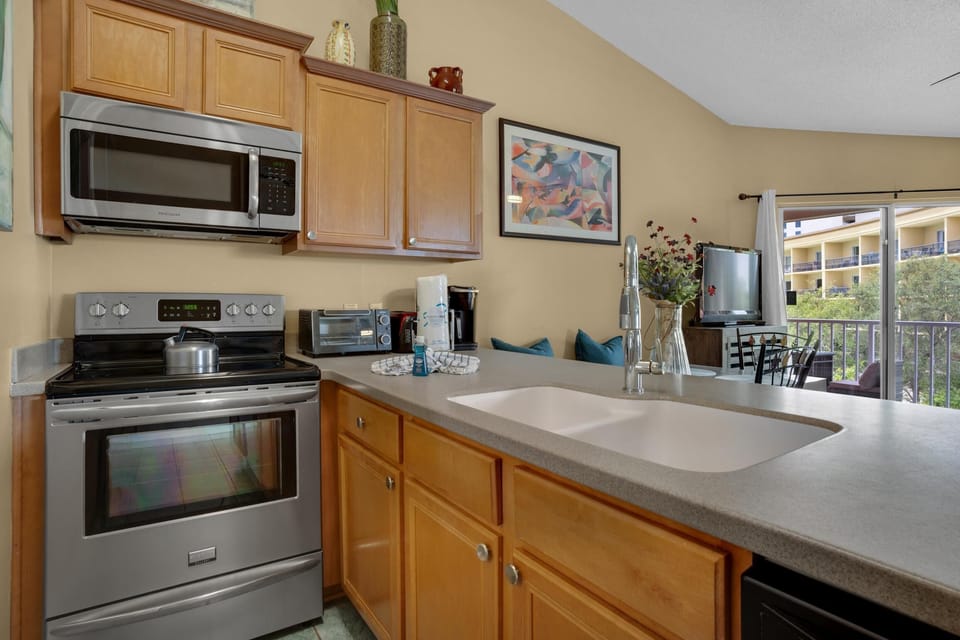 Condo, 1 Queen Bed with Sofa bed (Gulfview II 327) | Private kitchen | Oven, toaster