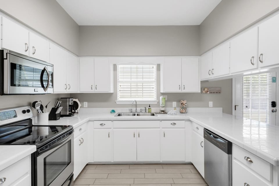 House, Multiple Beds (Golden Shores) | Private kitchen | Oven, toaster