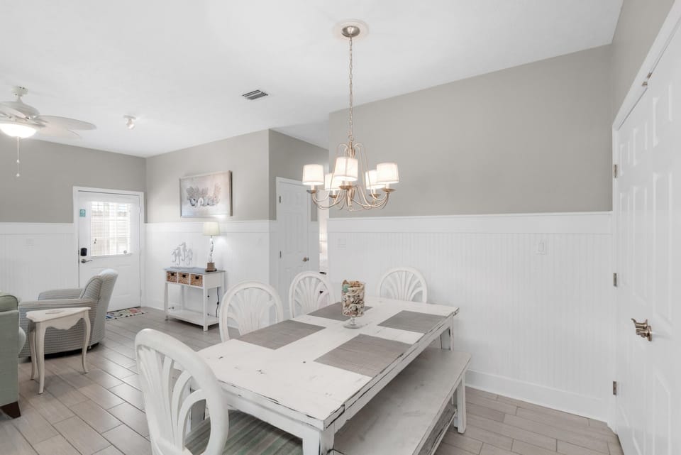 House, Multiple Beds (Golden Shores) | Dining