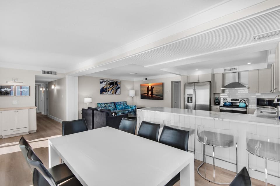 Condo, Multiple Beds (Shoreline Towers 2086) | Dining