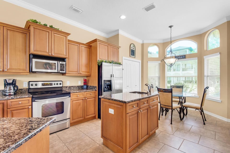 House, Multiple Beds (Wave N Sea) | Private kitchen | Oven