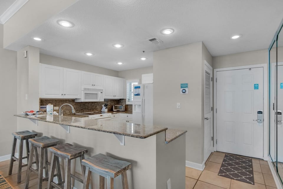 Condo, Multiple Beds (Leeward Key 1201) | Private kitchen | Oven, toaster