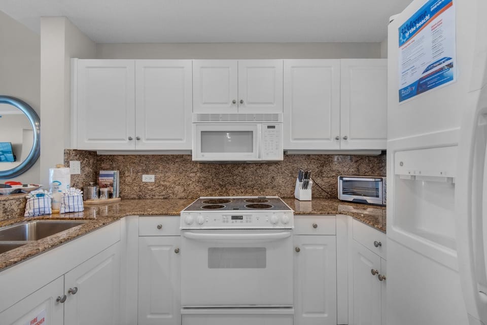 Condo, Multiple Beds (Leeward Key 1201) | Private kitchen | Oven, toaster