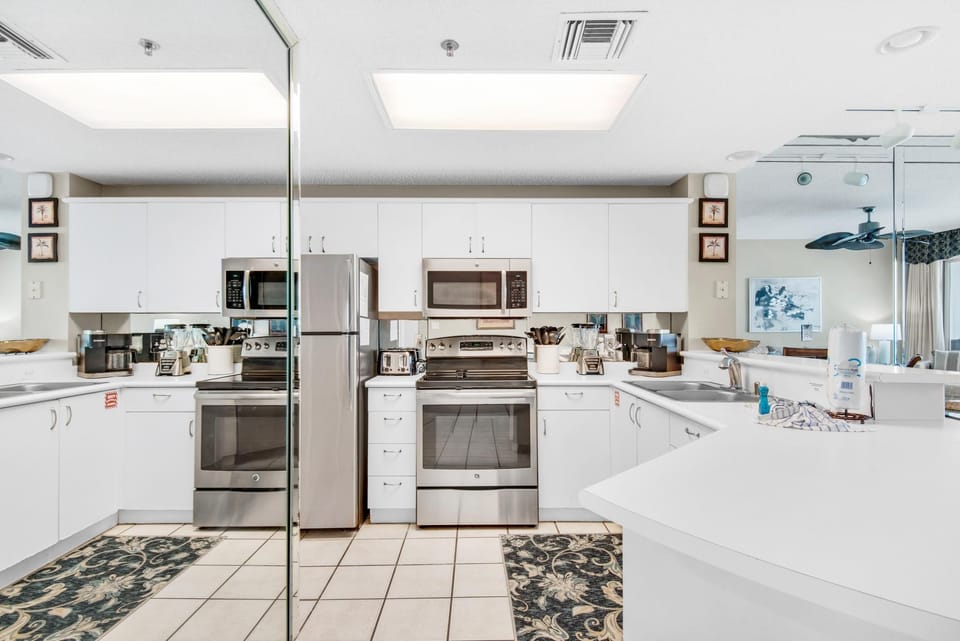 Condo, Multiple Beds (Sterling Sands 208) | Private kitchen | Oven, toaster