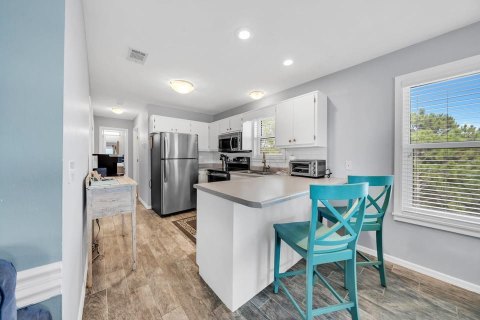 Condo, Multiple Beds (Beachside Villas 933) | Private kitchen | Oven, toaster