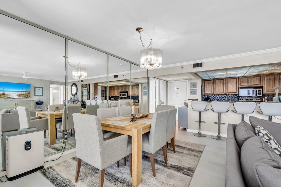 Condo, Multiple Beds (Long Beach Resort 1-904) | Dining