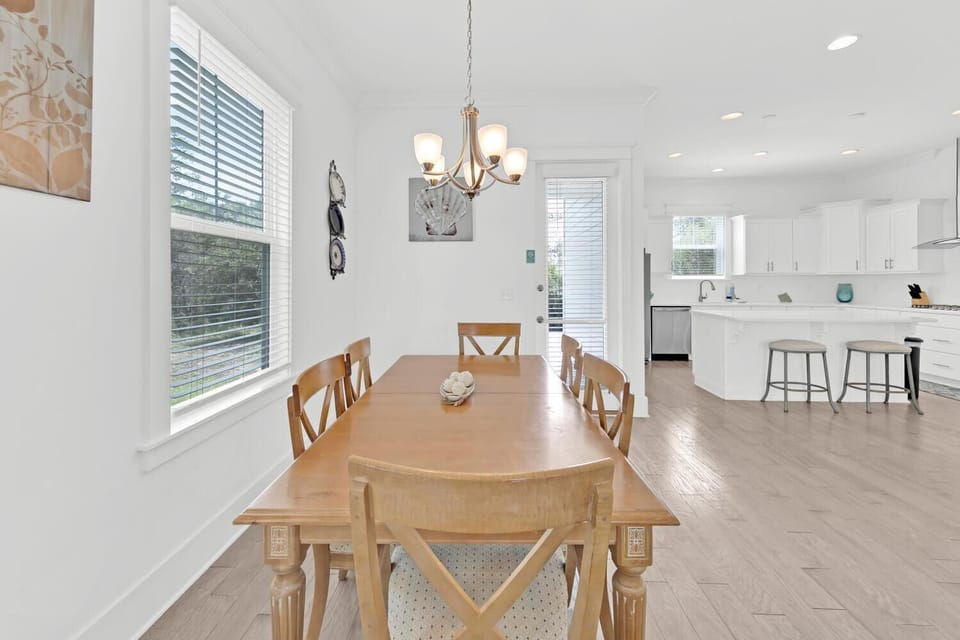 House, Multiple Beds (Grande Pointe Sea Shell) | Dining
