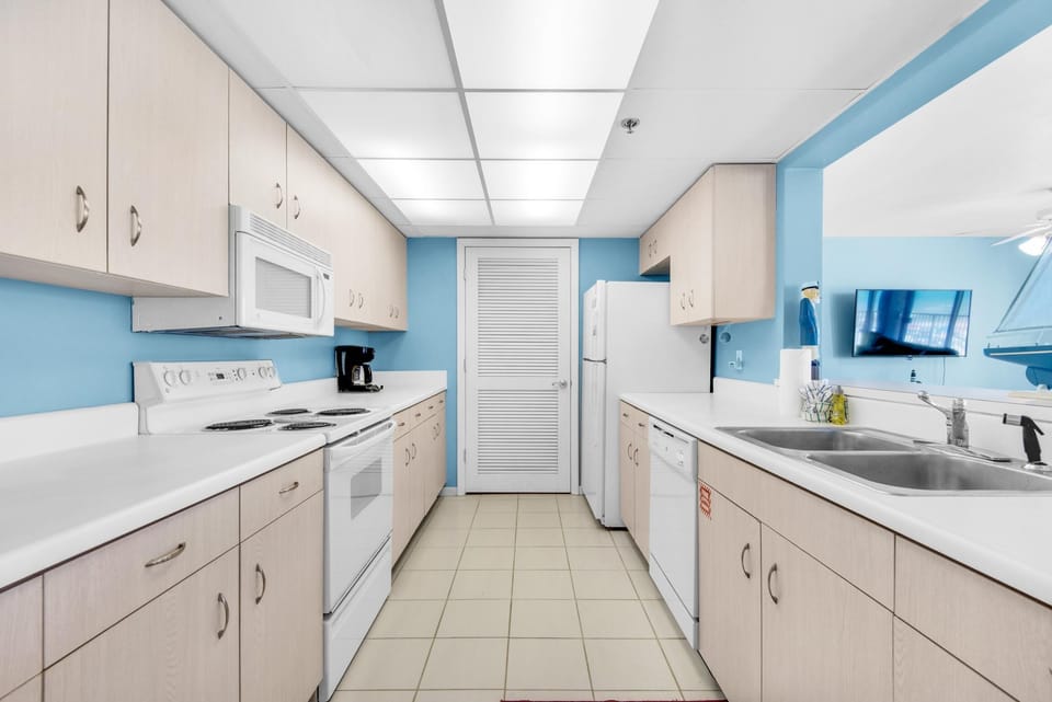 Condo, Multiple Beds (Long Beach Resort 3-404) | Private kitchen | Oven, toaster