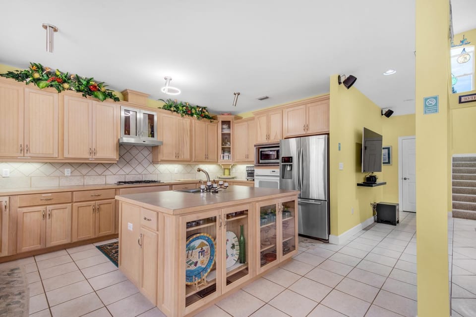 House, Multiple Beds (SEA Ya on the Turnaround) | Private kitchen | Oven, toaster
