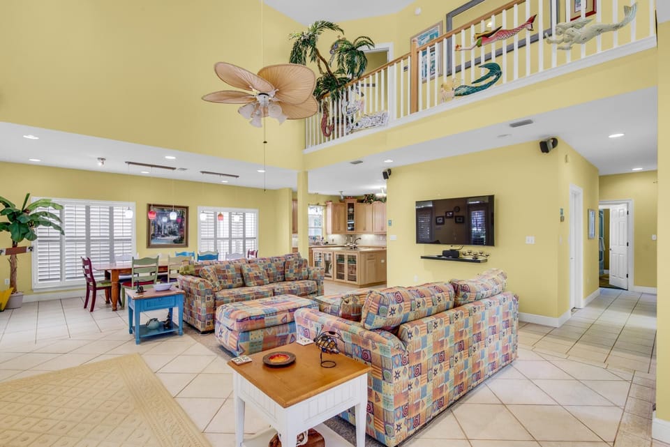 House, Multiple Beds (SEA Ya on the Turnaround) | Living area | TV