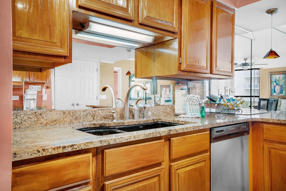 Condo, 1 Queen Bed with Sofa bed (Mainsail 227) | Private kitchen | Oven, toaster