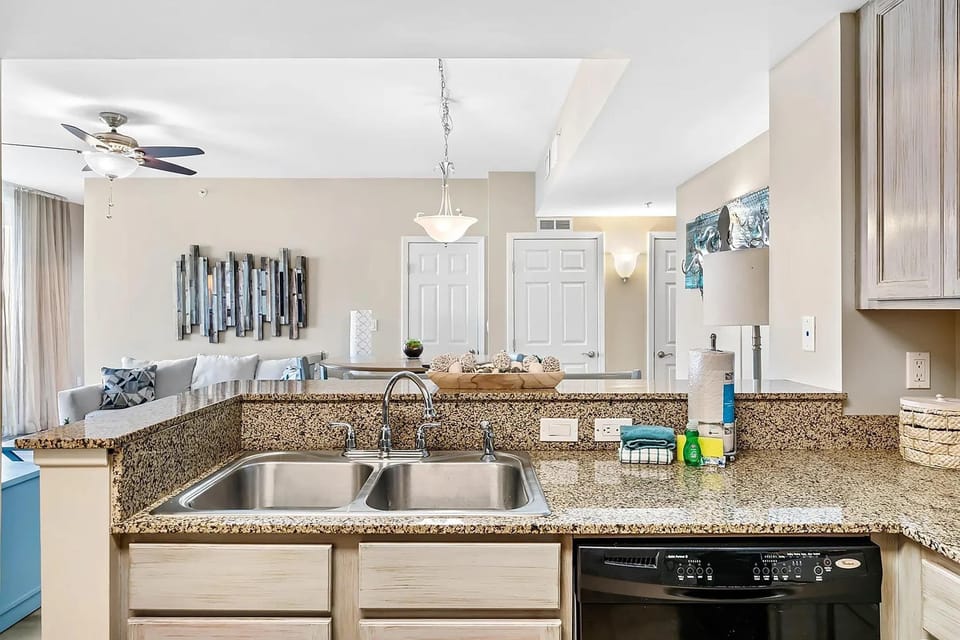 Condo, Multiple Beds (Palms Resort #1516 Full 2 Bedroom) | Private kitchen