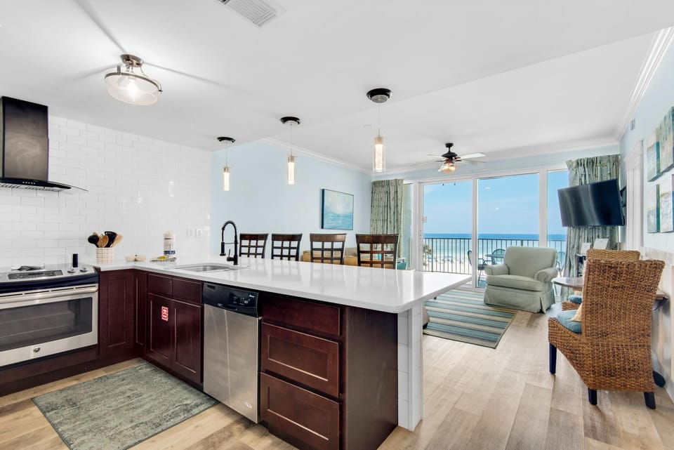 Condo, Multiple Beds (Boardwalk 209) | Private kitchen | Oven, toaster