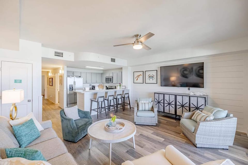 Condo, 1 King Bed with Sofa bed (Calypso 3-903 - Emerald Getaway) | Living area | TV