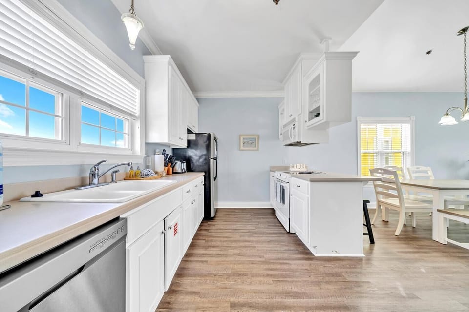 House, Multiple Beds (Summer Towne Cottages #8 - Sea-Queste) | Private kitchen | Oven, toaster