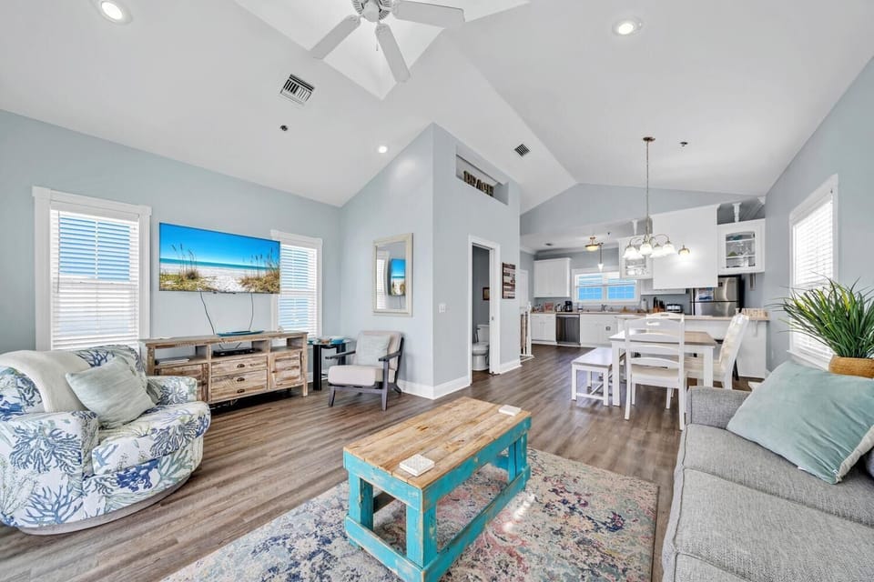 House, Multiple Beds (Summer Towne Cottages #8 - Sea-Queste) | Living area | TV