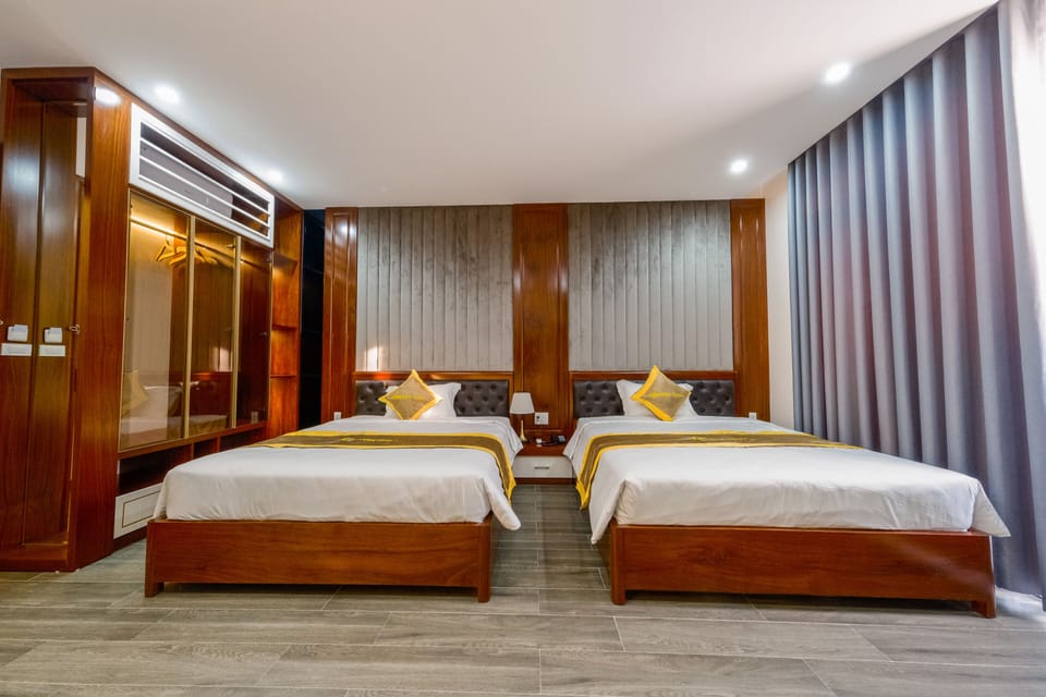 Deluxe Double or Twin Room | Bathroom | Free toiletries, hair dryer, slippers, bidet