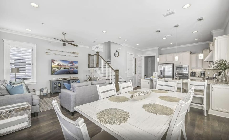 House, Multiple Beds (Barefoot Blessing) | Interior