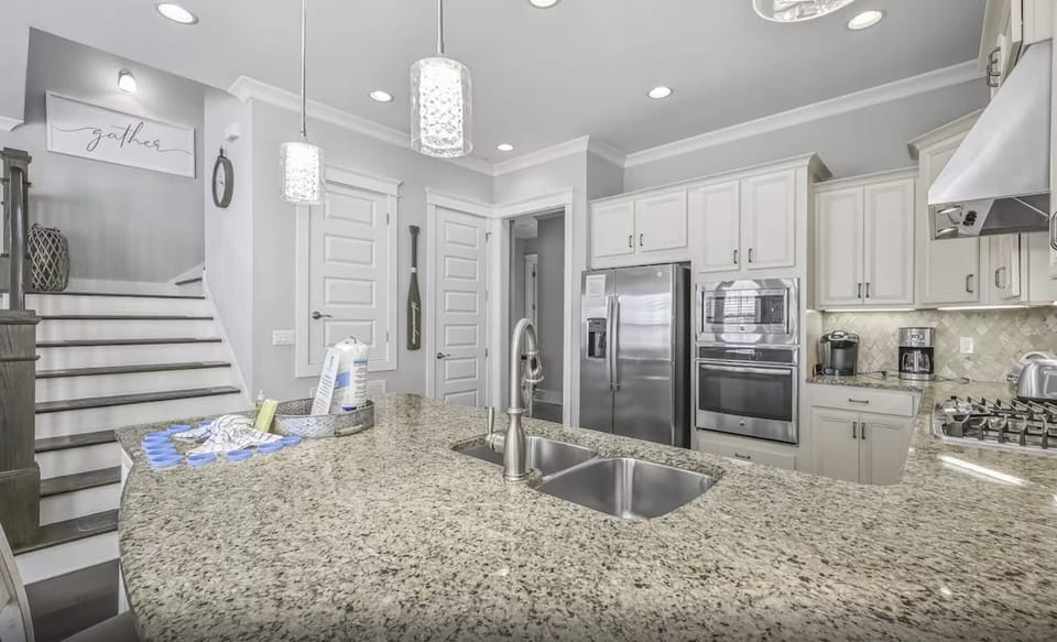 House, Multiple Beds (Barefoot Blessing) | Private kitchen | Oven, toaster