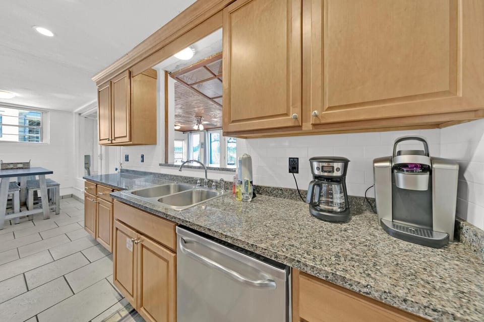 House, Multiple Beds (Sealake Cottage) | Private kitchen | Oven, toaster
