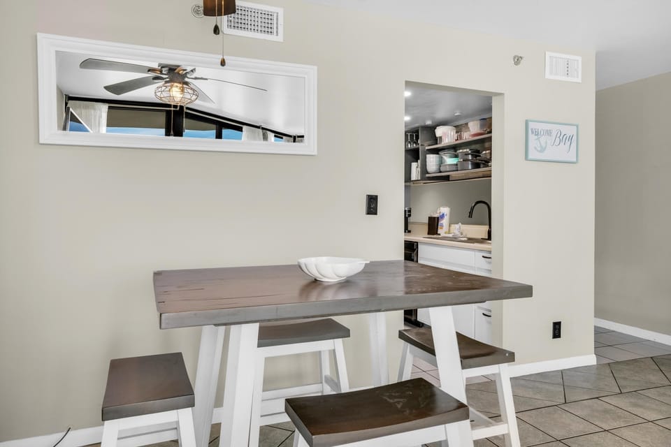 Condo, 1 Queen Bed with Sofa bed (Sunbird 604W) | Dining