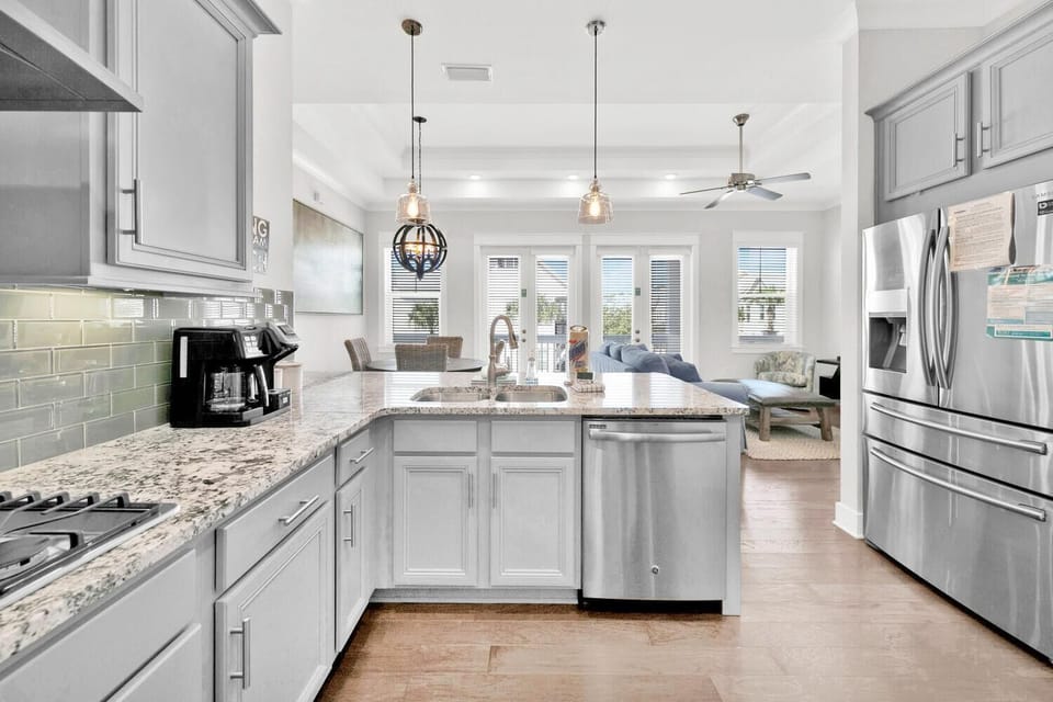 House, Multiple Beds (Town of Prominence 80C- The Wright Pl) | Private kitchen | Oven, toaster