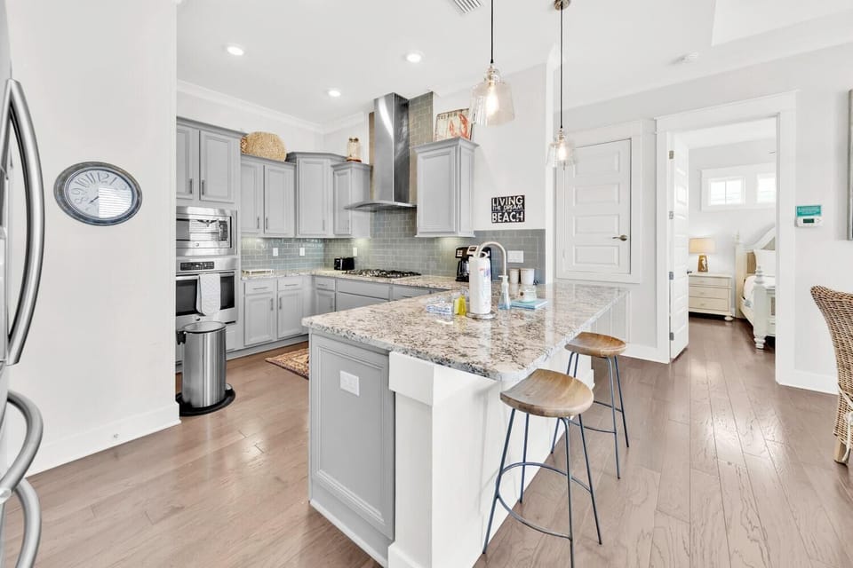 House, Multiple Beds (Town of Prominence 80C- The Wright Pl) | Private kitchen | Oven, toaster