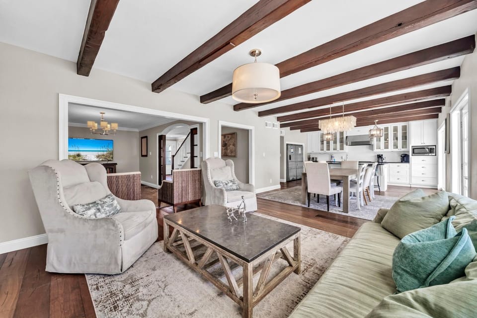 House, Multiple Beds (Casa Blanca) | Living area | TV