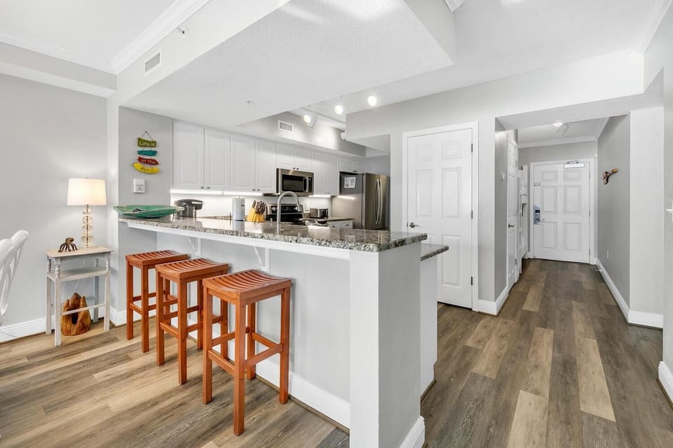 Condo, Multiple Beds (Emerald Beach 431) | Private kitchen | Oven, toaster