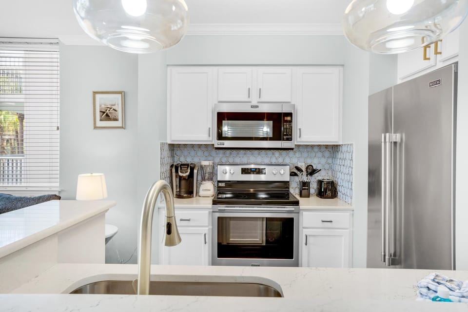 Condo, 1 King Bed with Sofa bed (Destin West Bayside Pelican #308) | Private kitchen | Oven, toaster