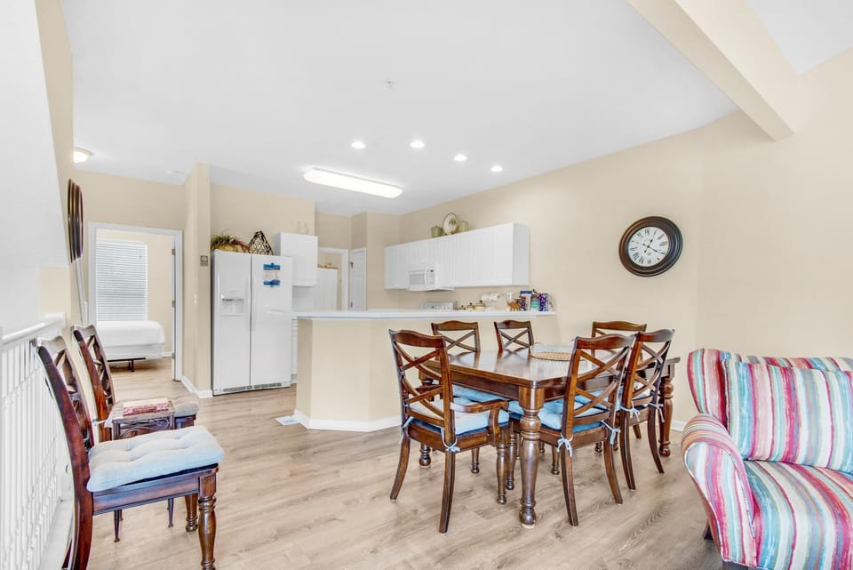 House, Multiple Beds (Beach Pointe 101) | Dining