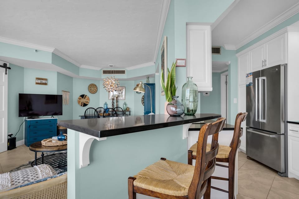 Condo, 1 King Bed with Sofa bed (Surfside Resort #403) | Interior