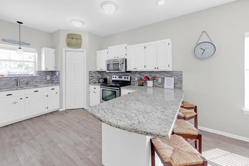 House, Multiple Beds (Bluebonnet by the Beach) | Private kitchen