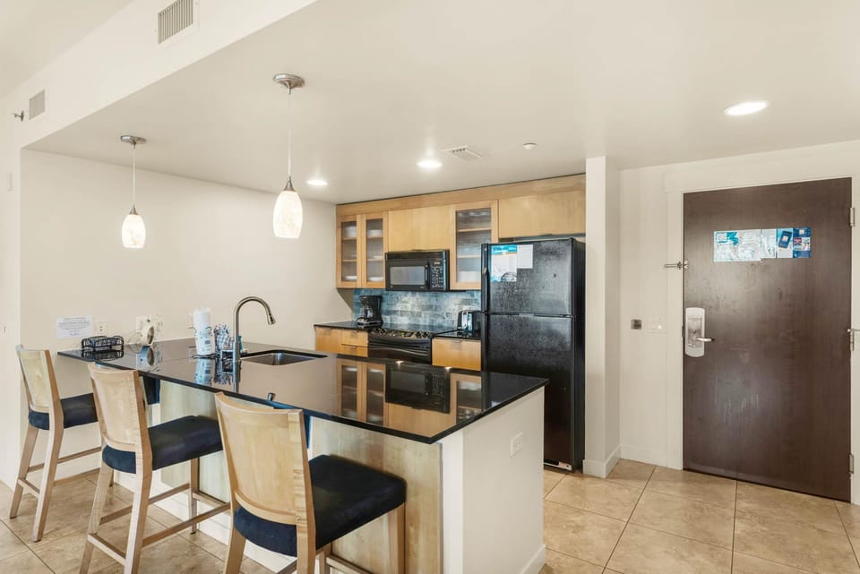 Condo, Multiple Beds (Bahia 4322 4324) | Private kitchen | Oven, toaster