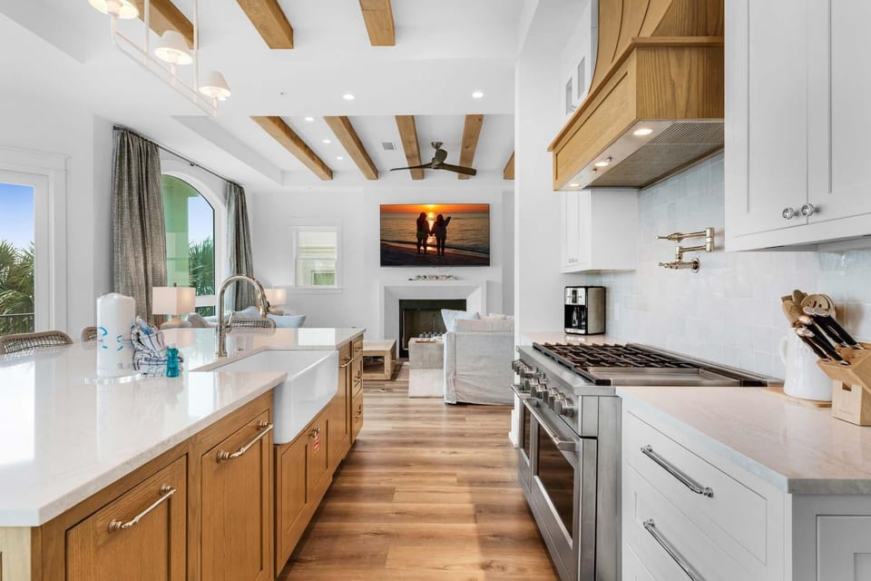 House, Multiple Beds (Emerald Dawn) | Private kitchen | Oven, toaster