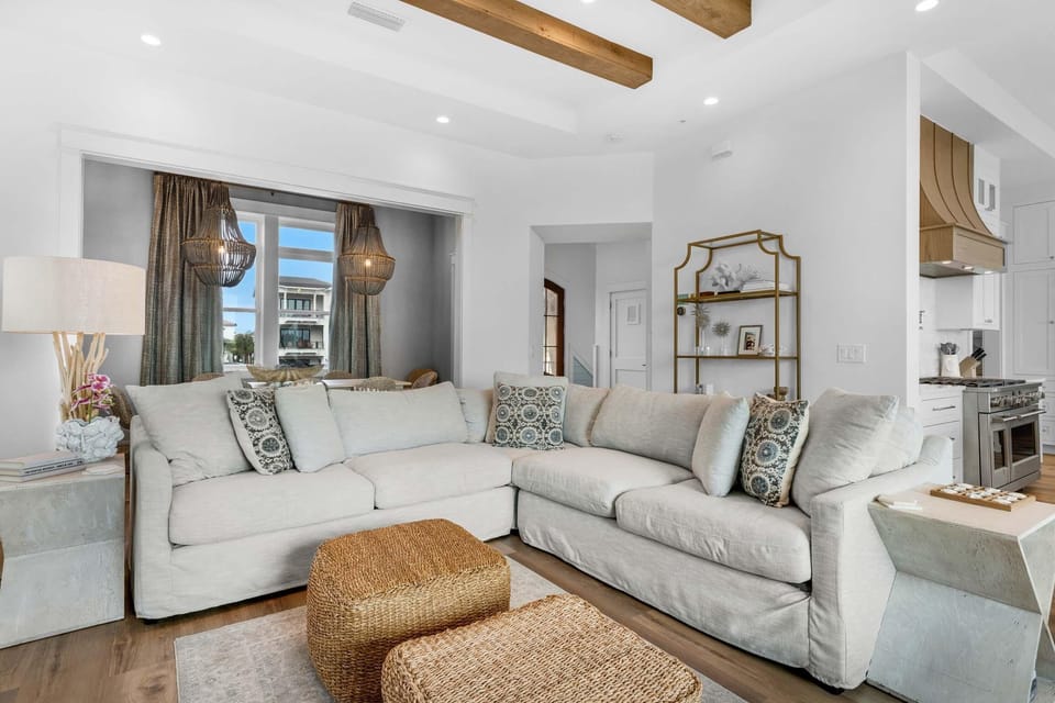 House, Multiple Beds (Emerald Dawn) | Living area | TV